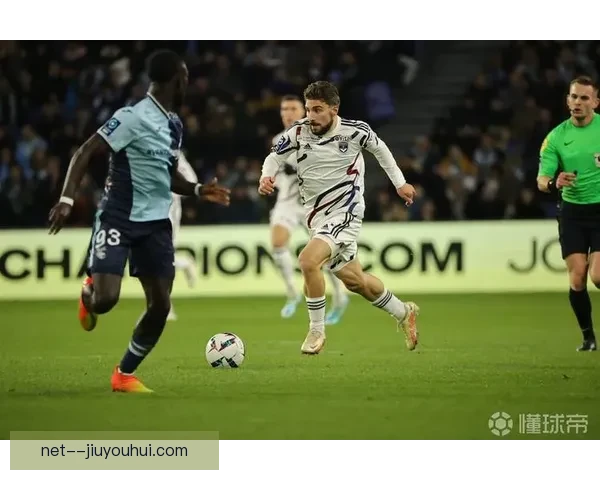 克劳斯法甲主场上演精彩任意球直接破门绝妙瞬间